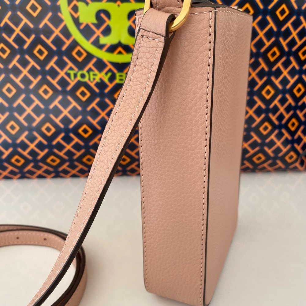 🌸🔥NEW🔥Tory Burch Britten Phone Crossbody bag/shoulder bag/leather - Picture 5 of 9